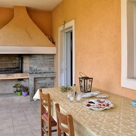 فيلة Chrysas House