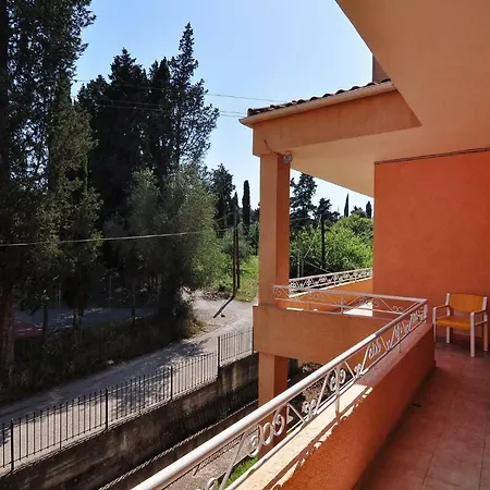فيلة Chrysas House